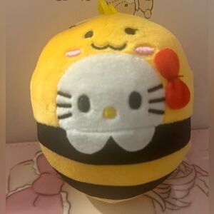 🆕 Hello Kitty Bee 🐝 Keychain
